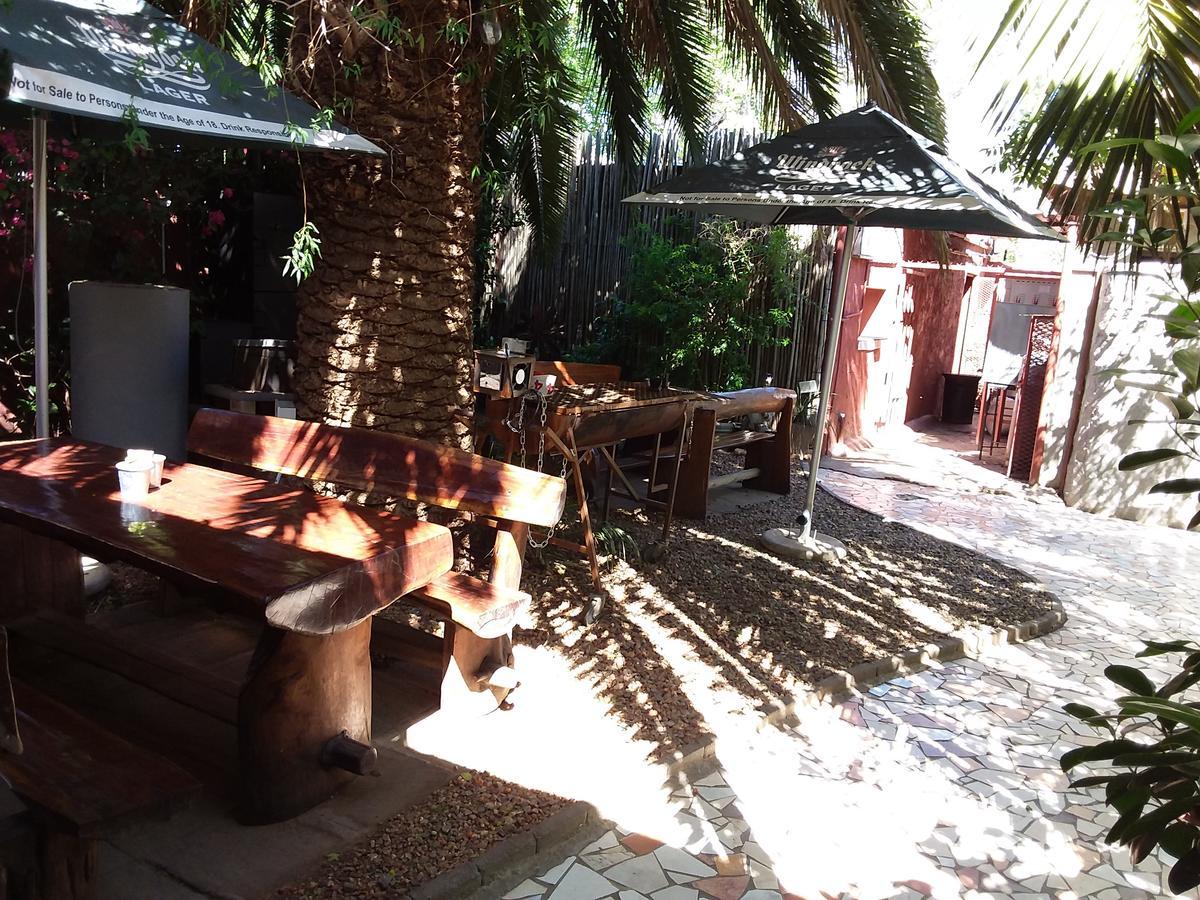 Larona Inn Mafikeng Exterior foto